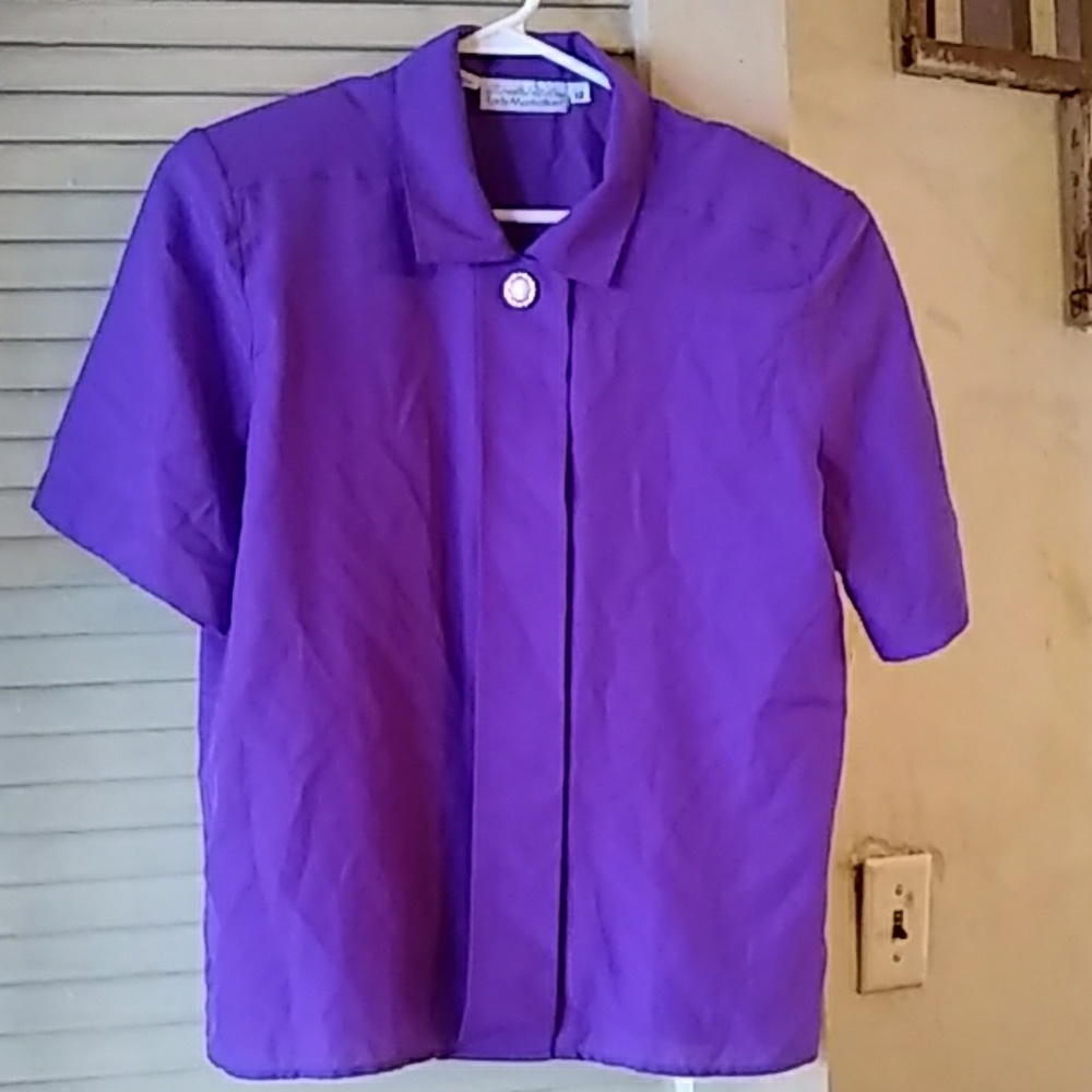 NWOT 🎽Slinky Vintage Blouse.. Shoulder Pads